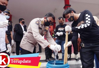 Kabid Humas Polda Kepri Kombes Pol Harry Goldenhardt S S.IK M.Si beserta jajaran melakukan pemusnahan Barang bukti Narkotika Jenis sabu dan Daun Ganja Kering