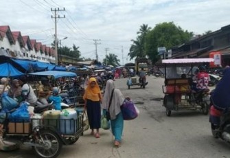 Aktivitas di Pasar Mingguan Rimo