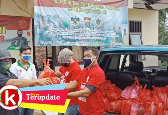 PSI Beri Paket Sembako ke Posko Peduli Dampak Covid-19 Pesawaran