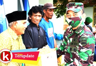Danrem 033/WP Bagikan Paket Sembako ke Tokoh Masyarakat dan Warga