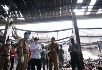 Bupati dan berbagai pihak Tinjau pasar porda pasca kebakaran 