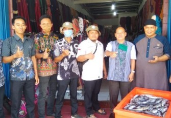 DKP Kota Bengkulu Kembali Bagikan 150 Kg Ikan kepada Ratusan Ustaz