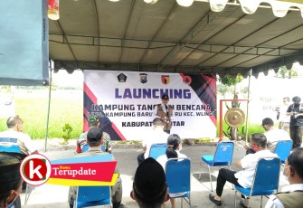 Bupati Rijanto saat memberikan sambutan dalam acara Peluncuran Kampung Tangguh Bencana di kelurahan Beru, kecamatan Wlingi, kabupaten Blitar. (foto: Faisal NR / Klikwarta.com) 