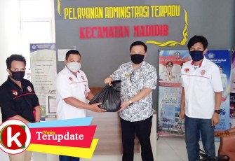 Ketua DPC JPKP Madidir bersama Camat Madidir salurkan bantuan