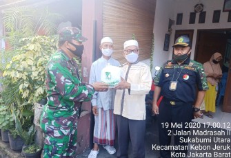 Kerjasama PT Muncul Mekar dan Tiga Pilar Bagikan Nasi Box