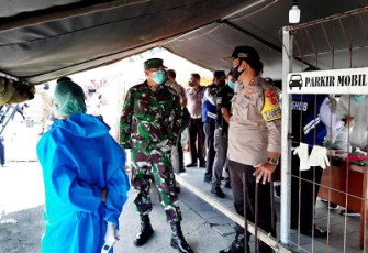 Dandim 1310/Bitung dan Kapolres Bitung Pantau Rapid Test Personil Gabungan Tim Gugus Tugas Covid-19