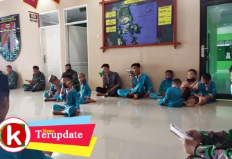 Suasana doa bersama di Mako Yonif RK 136/TS bersama Anak-anak Yatim di Panti Asuhan Permate Kota Batam