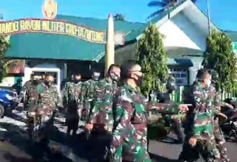 Personel Koramil 1310-01/Bitung Jalan Sehat