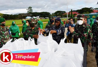 Pengepakan ribuan nasi kotak untuk didistribusikan ke masyarakat