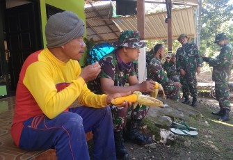 Ternyata Kesukaan Rahmat Makan Ini di Lokasi Pra TMMD