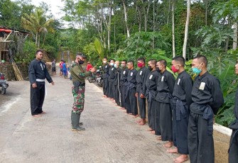 Pencak SIlat PSHT Ikut Sumbangkan Tenaganya di TMMD 108 Kodim 0807/Tulungagung
