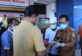 Bupati Bengkulu Tengah Ferry Ramli Jemput Langsung Pasien dari Benteng Yang Dinyatakan Sembuh dari Covid-19