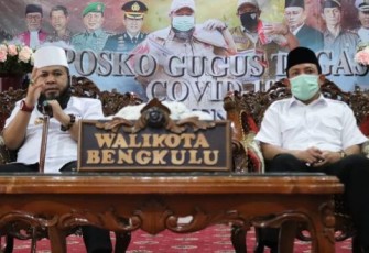 Wali Kota Bengkulu Helmi Hasan di Dampingi Wakil Wali Kota Bengkulu Dedy Wahyudi Melakukan Video Conference