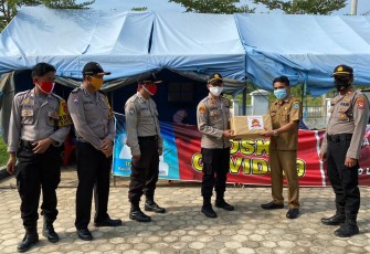 Kapolsek Ketahun Berikan Bantuan Alkes Ke Tenaga Medis