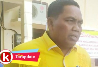 Bupati Aceh Singkil Dulmusrid saat ditemui wartawan.