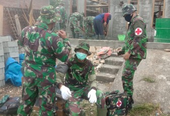 Tim Kesehatan Kodim 0807/Tulungagung Diterjunkan Langsung Periksa Anggota Satgas TMMD