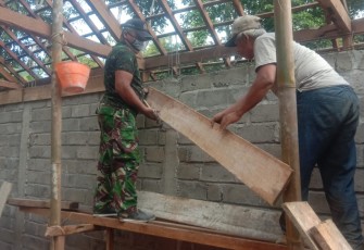Mbah Tarno Masih Lihai dalam Bekerja