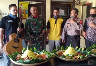 Danramil dan Camat Datangi Polsek Beri Ucapan Selamat HUT Polri ke-74