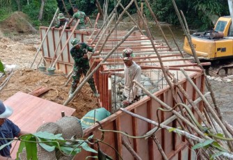 Berkat Gotong Royong Bersama Warga, Pembuatan Jembatan Batu Jongjong Capai 36 Persen