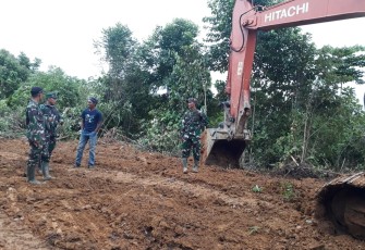 Dandim 0105/Abar Tinjau Pelaksanaan Pra TMMD Ke-108 di Desa Lango