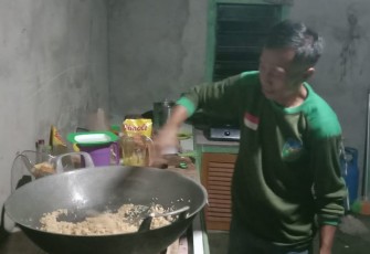 Kesigapan Prajurit 0423/BU Siapkan 170 Porsi Makanan Dalam Waktu Satu Jam