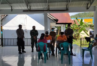 Warga kelurahan kelapa dua saat terima BST