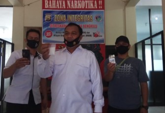 Dir Resnarkoba Polda Bengkulu Kombes Pol Rohhadi saat memberikan keterangan pers