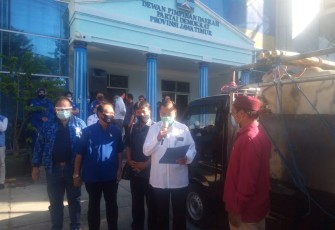 Ibas dan Kader Demokrat Jatim Bagi Hewan Qurban