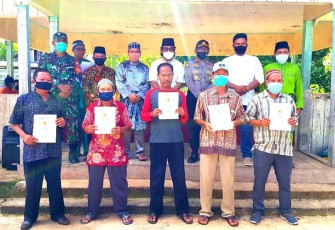 Akhirnya PT SSLP Serahkan 144 Sertifikat Tanah Milik Masyarakat Desa Linau