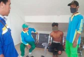 Pria Diduga Gangguan Jiwa (tak kenakan baju) saat Diamankan