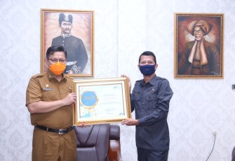Pemko Tanjungpinang Terima Penghargaan