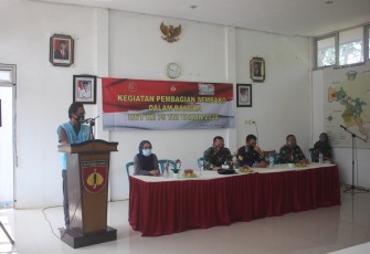 Dandim Bersama PT PLN ULP Batang Bagikan Sembako Kepada Warga Terdampak Pandemi Covid-19