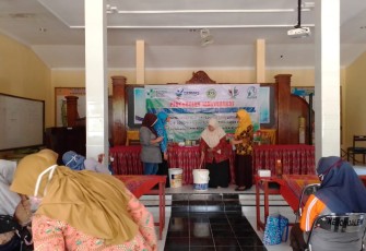 Poltekkes Kampus Kendal Beri Pelatihan Lansia Buat Sabun Cair