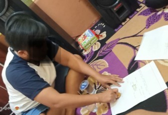 Bhabinkamtibmas Polsek Teluk Segara Damaikan IRT yang Berselisih