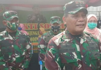(Pojok Kiri) Dandim 0619/Pwk Letkol Arm Krisrantau Hermawan. (Depan) Pangdam III/Siliwangi Mayjen TNI Nugroho Budi Wiryanto. (Belakang) Danrem 063/SGJ Cirebon Kolonel Inf Elkines Villando Dewangga Kusumawide. (Pojok Kanan) Bupati Purwakarta Anne Ratna Mustika.