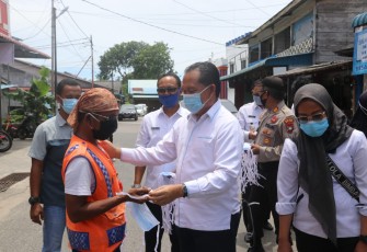 Buralimar Turun Bagikan Masker