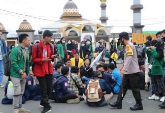 Kapolda Bengkulu Irjen Pol Drs Teguh Sarwono MSi Tinjau Para Pendemo 