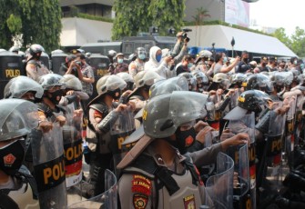 Aksi unjuk rasa di depan Gedung DPRD Jateng, Rabu 7/10/2020