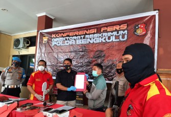 Polda Bengkulu Serahkan Barang Bukti Kasus Begal Kepada Pemilik Kendaraan