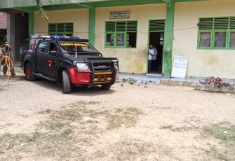 Brimob bersama TNI Sosialisasi Protokol Kesehatan dan Semprot Disinfektan