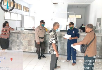 Polsek Muara Bangkahulu Kawal Pembagian BST Sesuai Dengan Prokes Covid-19