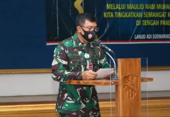 Danlanud Adi Soemarmo Kolonel Nav I Nyoman Suadnyana saat memberikan sambutan pada acara peringatan Maulid Nabi Muhammad SAW 1442 Hijriyah, di Gedung Grha Dirgantara Lanud Adi Soemarmo Kabupaten Boyolali Jawa Tengah.
