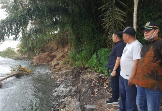 Ketua DPRD Bengkulu Selatan Barli Halim SE dan Waka II Dendi Mana Tarmizi SH Tinjau Aliran Sungai Air Nipis 