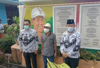 Kadis Pendidikan dan Kebudayaan Bersama Kepsek SMPN 2 Bitung dan Axel Galatang