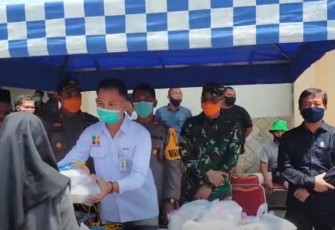 Waka I DPRD Bengkulu Selatan Hadiri Penyaluran Makanan Warga Terdampak Covid-19