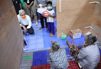 Ganjar ditemui usai mengunjungi posko pengungsian di Desa Tamanagung Kecamatan Muntilan Magelang, Sabtu (21/11/2020)