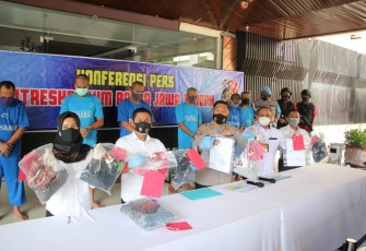 Ditreskrimum Polda Jawa Tengah laksanakan pers rilis kasus pencabulan yang dilakukan tersangka berinisial S (39) terhadap anak di bawah umur dengan korban mencapai 9 (sembilan) orang yang berusia 13-15 Tahun pada hari ini, Kamis (26/11/2020).