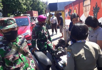 Yonmarhanlan VIII Bitung Bersama Aparat Gabungan TNI-Polri Laksanakan Operasi Yustisi