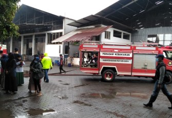 gudang pabrik Teh Dandang, di Jalan Raya Urip Sumoharjo No.74, Sambong, Kecamatan Batang, Kabupaten Batang ludes terbakar, Minggu (6/12/20)