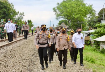 Kapolda Jateng Irjen Pol Drs Ahmad Lutfi Memberikan Perhatian Langsung Pada Peristiwa Kecelakaan 